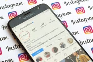 The Instagram Swipe Up feature is a powerful option that allows users to add clickable links to their Stories. This feature allows viewers to instantly visit an external website or landing page once they “swipe up”.